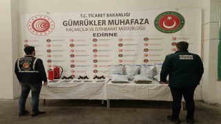 Yangın tüpüne ve tırın çeşitli yerlerine gizlenmiş tabanca ile mermi ele geçirildi