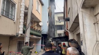 Yangında 4 katlı bina küle döndü