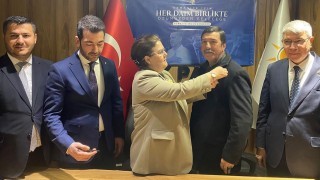 Yanık, Yeni Üyelere Rozet Taktı