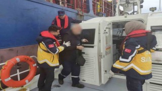 Yaralanan gemicnin yardımına sahil güvenlik yetişti