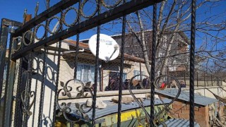 Yaşlı kadın itfaiye ekiplerinin çatısından girdiği evinde ölü bulundu