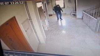 Yaşlı kadını ‘Polis diyerek kandırıp 1 milyon 500 bin lira dolandırdı, alem yaparken yakalandı