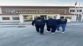 Yedi suçtan aranan şahıs Kuşadasında yakalandı