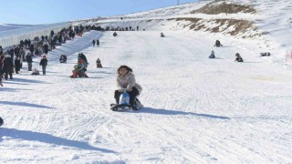 Yedikuyular Kayak Merkezi, hafta sonu 15 bin ziyaretçiyi ağırladı