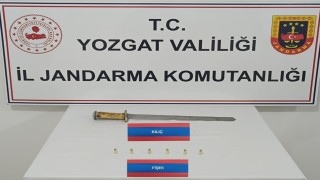 Yerköyde şüphelenilen araçtan fişek ve kılıç çıktı