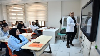 Yeşilyurt Belediyesinin ücretsiz YKS ve LGS kurslarına 280 öğrenci katılıyor
