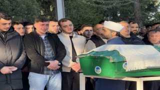 Yılbaşı gecesi bıçaklı kavgada ölmüştü: 20 yaşındaki genç son yolculuğuna uğurlandı