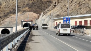 Yüksekova ile Vanı birbirine bağlayan Yeni Köprü Tüneli araç geçişlerine açıldı