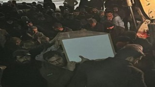 Yüksekovada köpeklerin saldırısı sonucu ölen 12 yaşındaki Eslem toprağa verildi