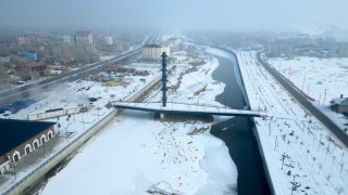 Yüzeyi buzla kaplanan Murat Nehri havadan görüntülendi
