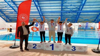 Yüzme sporu müsabakalarında öğrencilerden büyük başarı