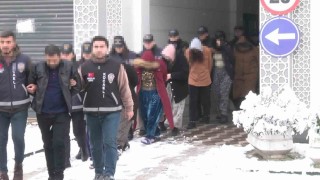 12 milyon 385 bin liralık ziynet eşyası ve parayı çalan 20 şüpheli yakalandı