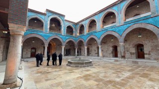 18. yüzyıla ait havuz, 800 yıllık Gök Medresenin yapısına uygun olarak yerleştirildi