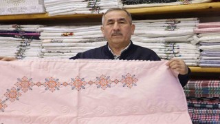 30 yıldır çeyizcilik yapan emekli imam: İşimizi güzel yaptığımız sürece Allah bereketini veriyor