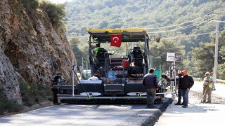 328 milyon TL yatırım yapılan Ölüdeniz yolunda çalışmalar sürüyor