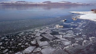 40 kilometrekarelik alana sahip Nazik Gölü dondu