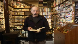 45 yılda 30 bin kitap biriktirdi, gençlerin kullanımına sundu