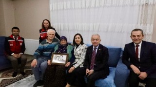 57 yıl bir yastığa baş koydular