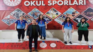 58 sporcu bilek güreşinde yarıştı