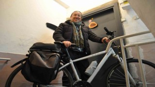60 yaşında pedal çevirerek sağlığını koruyor