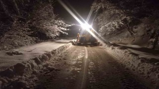 69 iş makinesi köy yollarında çalışıyor