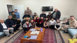 75. Yıl Ortaokulu öğrencilerinden huzurevi sakinlerine anlamlı ziyaret