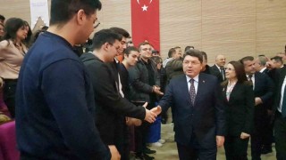 Adalet Bakanı Tunç, gençlere tecrübelerini anlattı