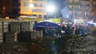 Adanada depremlerde 13 bina yıkılırken, 418 kişi hayatını kaybetti