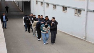Adanada günlük 2 milyon TL para döndüren yasadışı bahis şebekesi çökertildi