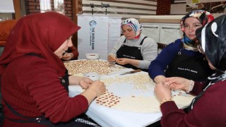 Adanada kadınlara yöresel yemek kursu