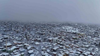 Adananın yüksek kesimleri beyaza büründü