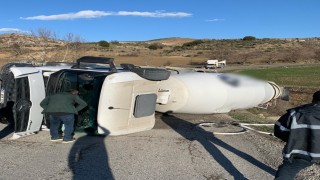 Adıyamanda beton mikseri devrildi