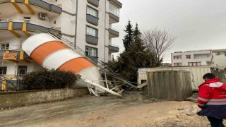 Adıyamanda beton silosu devrildi