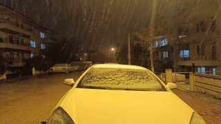 Afyonkarahisarda beklenen kar yağışı başladı