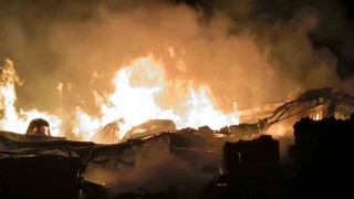 Afyonkarahisarda çıkan fabrika yangını 5 saattir devam ediyor