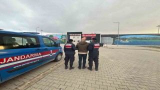 Afyonkarahisarda hırsızlık suçundan aranan şahıs yakalandı