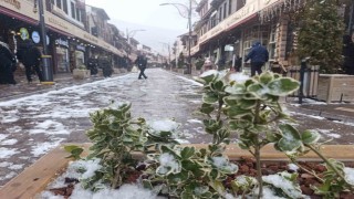 Afyonkarahisarda kar yağışı etkisini göstermeye başladı