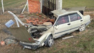 Beton Direğe Çarpan Otomobilde 1 Kişi Hayatını Kaybetti
