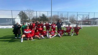 Ağrı ASP Kadın Futbol Takımı, Erzincanda 8 golle güldü