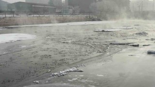 Ağrıda dondurucu soğuklar nedeniyle Murat Nehri buz tuttu