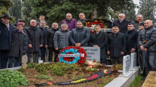 Ahmet Suat Özyazıcı kabri başında anıldı