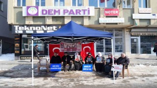 Ailelerin evlat nöbeti soğuk havaya rağmen devam ediyor