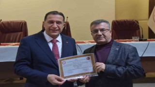 AK Parti İl Başkanı Turgut mazbatasını aldı