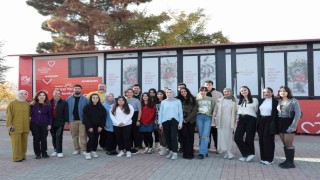 Akbank ‘Güzel Yarınlar Hareketi deprem bölgesindeki gençlerin yanında