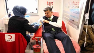 Akdeniz Belediye Başkan Vekili Şenerden kan bağışına destek