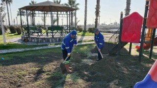 Akdenizde park ve yeşil alanlar bakımdan geçiriliyor
