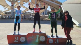 Akhisarlı bisikletçiler 3 bronz madalya kazandı