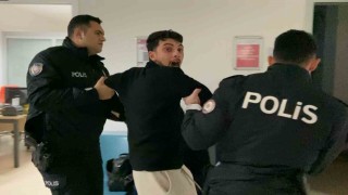Aksarayda 2 hakimin aracına çarpan alkollü sürücü, otogarda kaçarken yakalandı