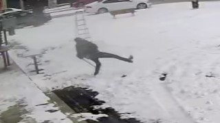 Aksarayda karda kayıp düşenler kameralara yansıdı