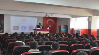 Akyaka Kaymakamı Demirtaş kariyer günlerinde öğrencilerle buluştu